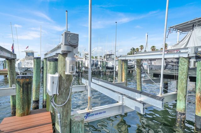 110 Yacht Club Way 105, Hypoluxo, FL 33462