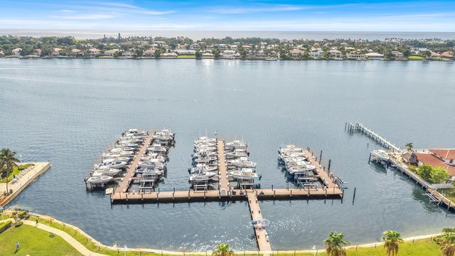 110 Yacht Club Way 105, Hypoluxo, FL 33462