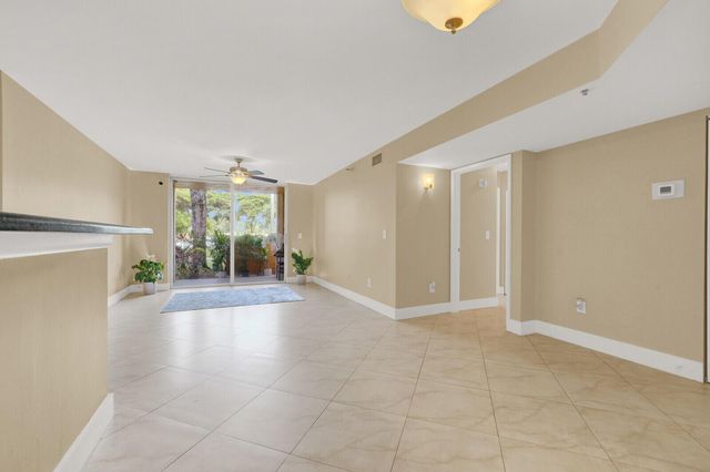 110 Yacht Club Way 105, Hypoluxo, FL 33462