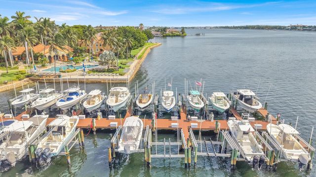 110 Yacht Club Way 105, Hypoluxo, FL 33462