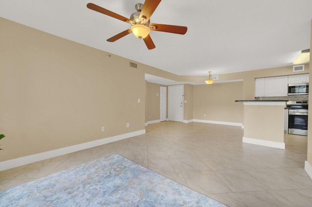110 Yacht Club Way 105, Hypoluxo, FL 33462