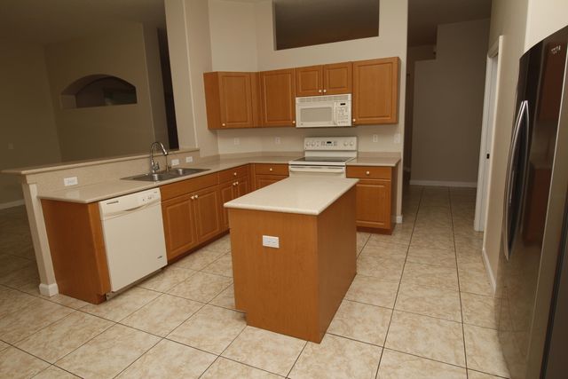 523 Gardendale Circle SE, Palm Bay, FL 32909