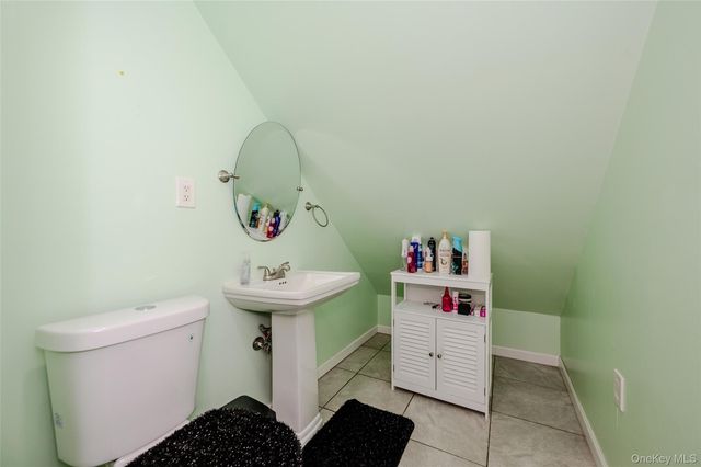 58 N Montgomery Street, Valley Stream, NY 11580