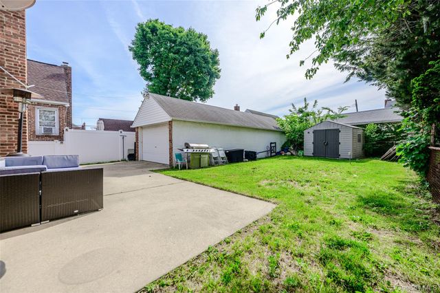 58 N Montgomery Street, Valley Stream, NY 11580