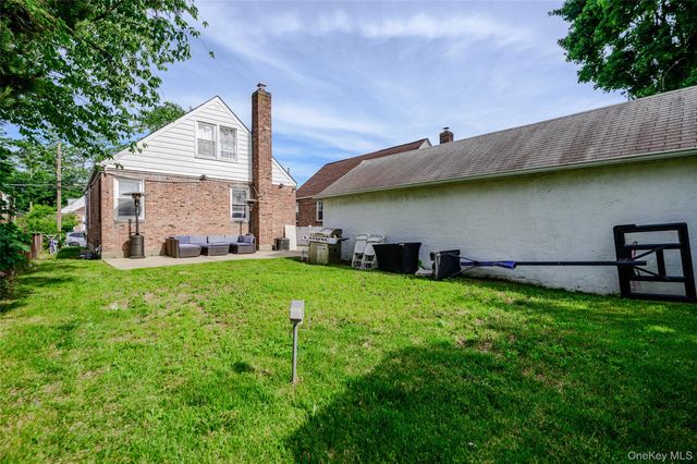58 N Montgomery Street, Valley Stream, NY 11580