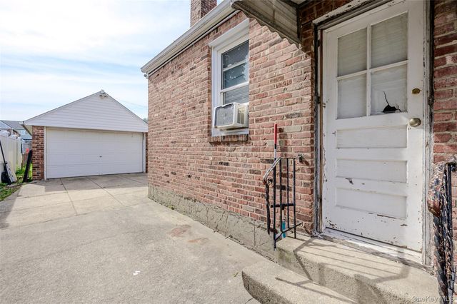 58 N Montgomery Street, Valley Stream, NY 11580