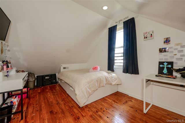 58 N Montgomery Street, Valley Stream, NY 11580