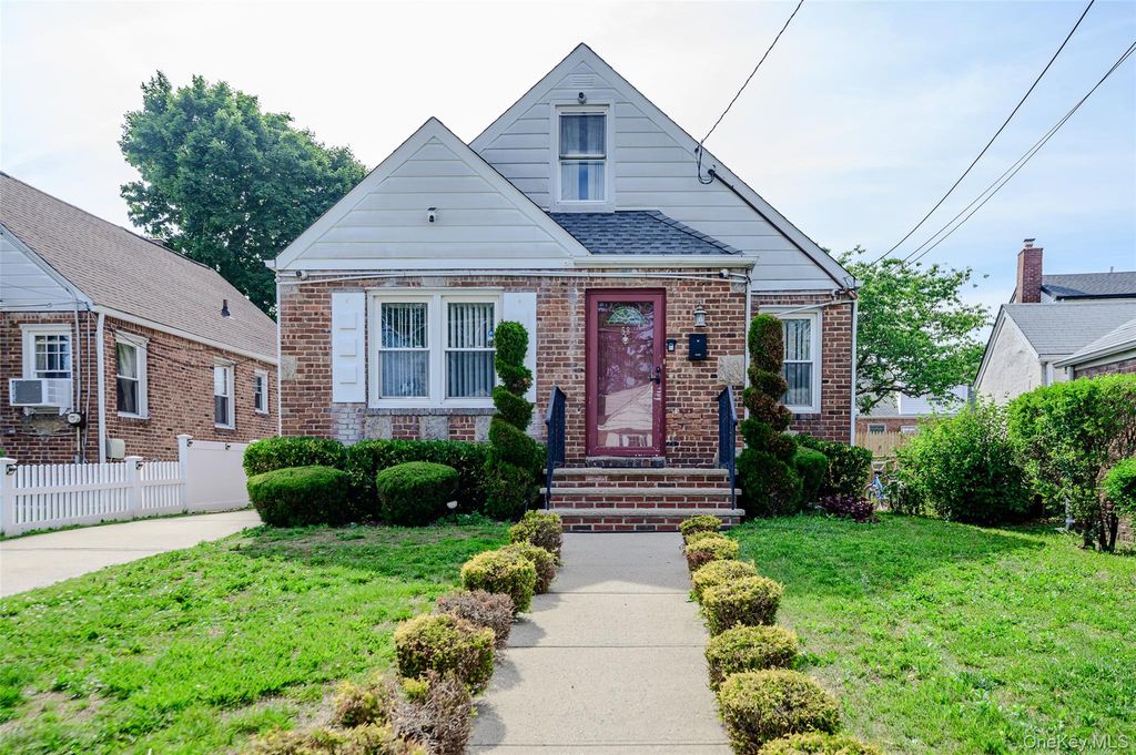 58 N Montgomery Street, Valley Stream, NY 11580