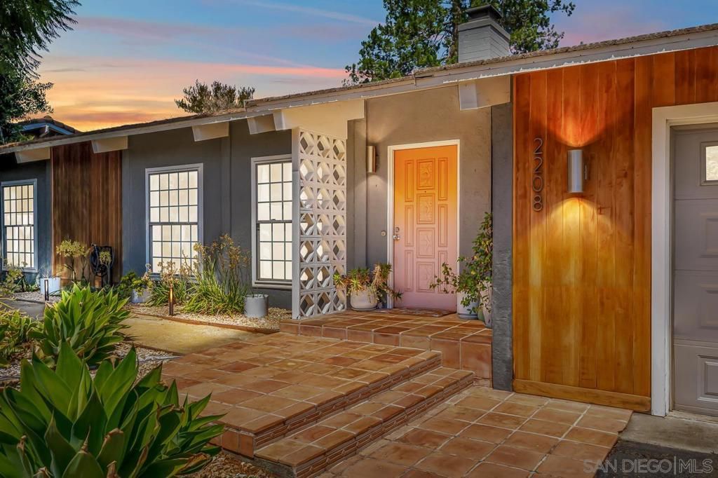 2208 Sunset Drive, Escondido, CA 92025 — exterior
