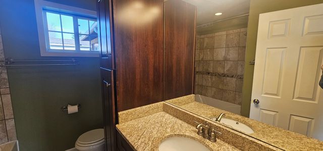 1055 Kenmore Avenue, Aurora, IL 60505