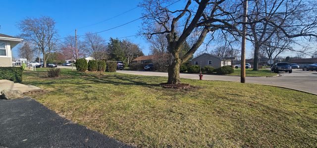 1055 Kenmore Avenue, Aurora, IL 60505