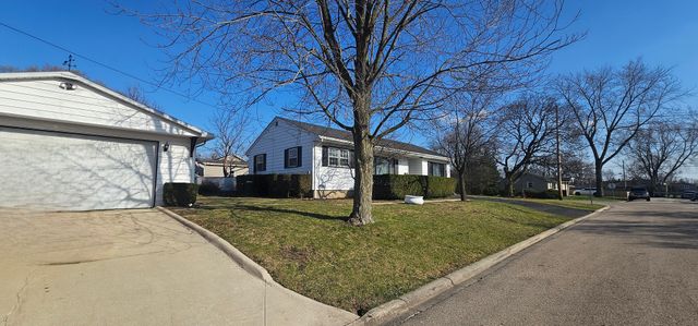 1055 Kenmore Avenue, Aurora, IL 60505