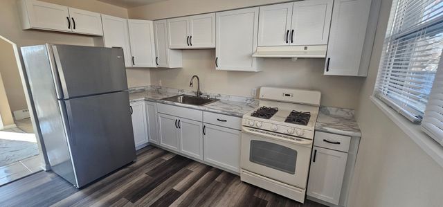 1055 Kenmore Avenue, Aurora, IL 60505