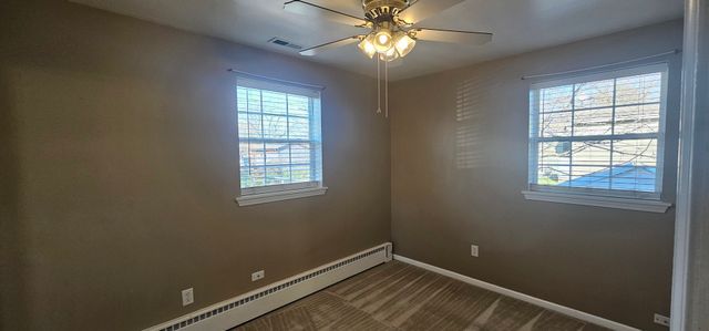 1055 Kenmore Avenue, Aurora, IL 60505