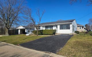 1055 Kenmore Avenue, Aurora, IL 60505
