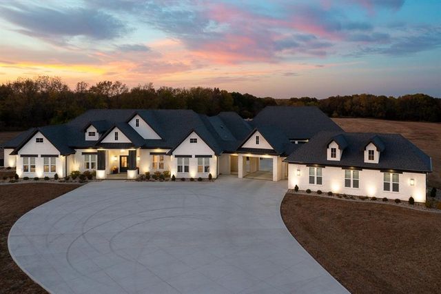 23054 Mclouth Road, Tonganoxie, KS 66086