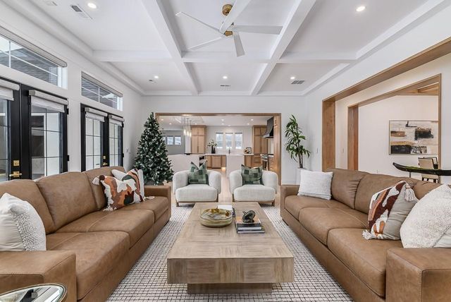 23054 Mclouth Road, Tonganoxie, KS 66086