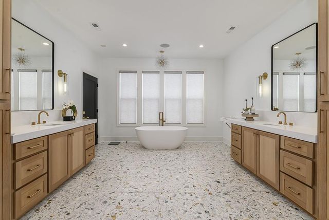 23054 Mclouth Road, Tonganoxie, KS 66086