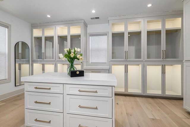 23054 Mclouth Road, Tonganoxie, KS 66086