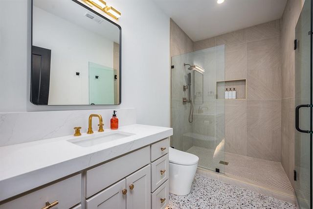 23054 Mclouth Road, Tonganoxie, KS 66086