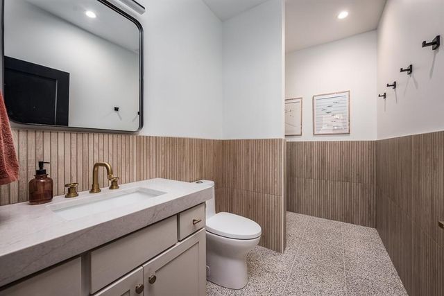 23054 Mclouth Road, Tonganoxie, KS 66086