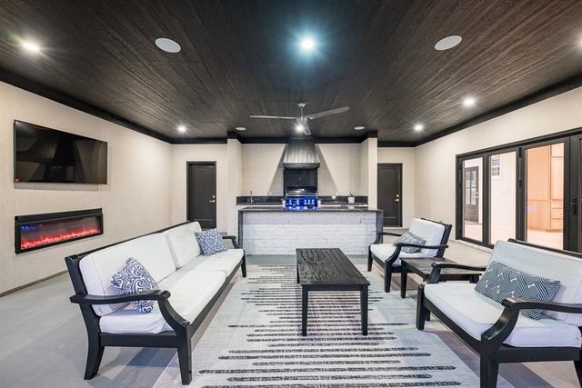 23054 Mclouth Road, Tonganoxie, KS 66086