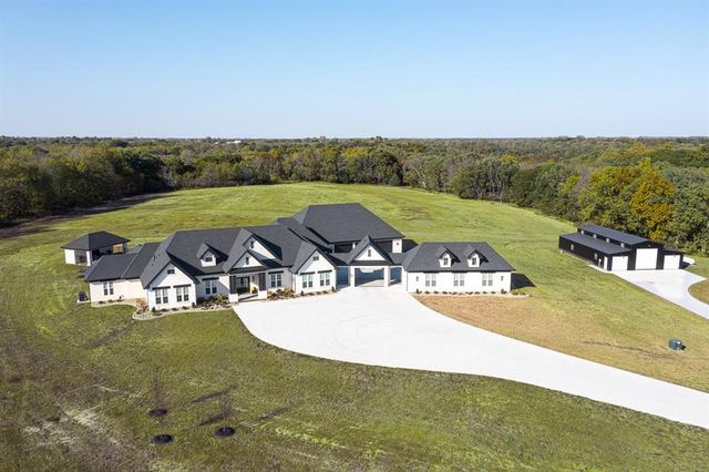 23054 Mclouth Road, Tonganoxie, KS 66086