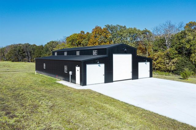 23054 Mclouth Road, Tonganoxie, KS 66086