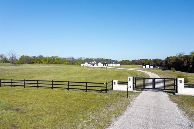 23054 Mclouth Road, Tonganoxie, KS 66086