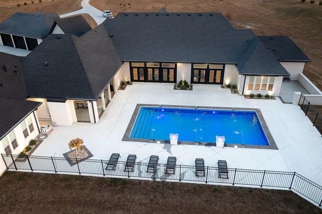 23054 Mclouth Road, Tonganoxie, KS 66086