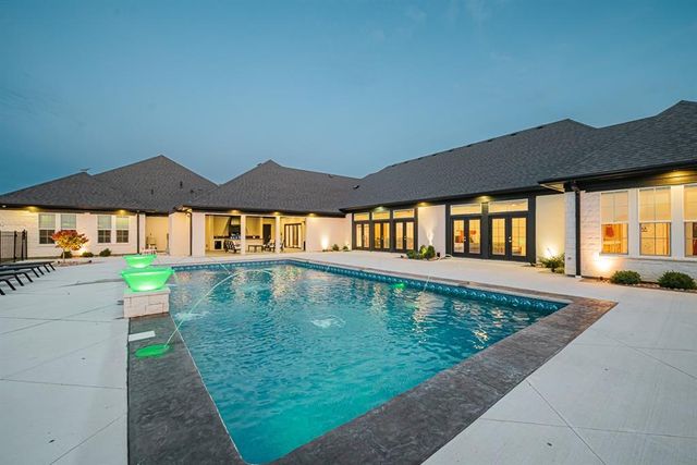 23054 Mclouth Road, Tonganoxie, KS 66086