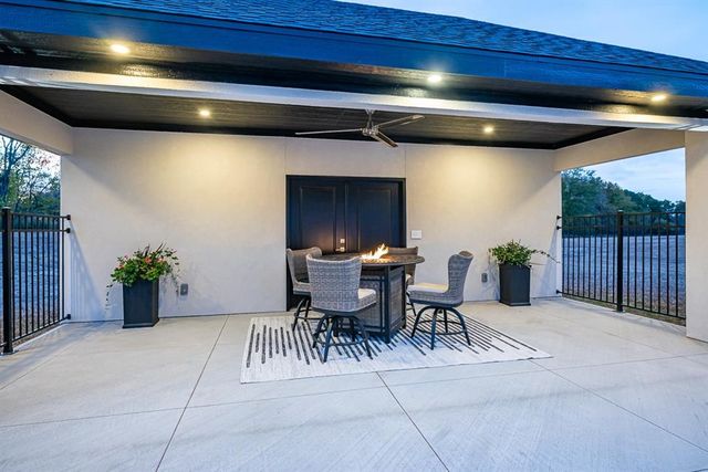 23054 Mclouth Road, Tonganoxie, KS 66086