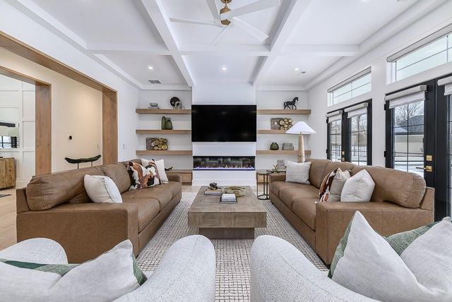 23054 Mclouth Road, Tonganoxie, KS 66086