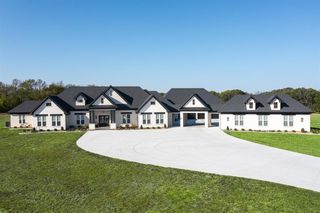 23054 Mclouth Road, Tonganoxie, KS 66086