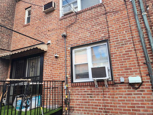 7704 85th Street, Glendale, NY 11385