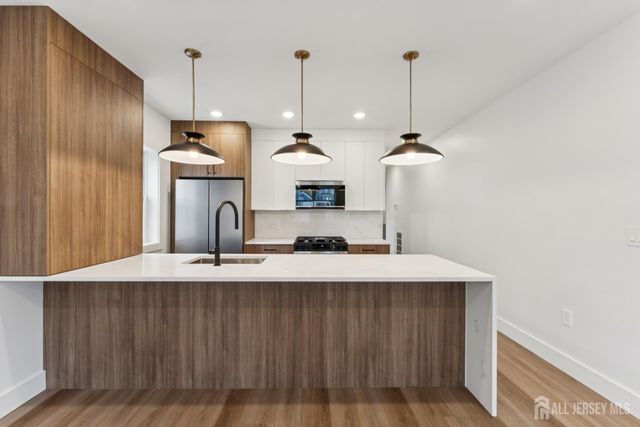 84 Hollywood Avenue 1, East Orange, NJ 07018