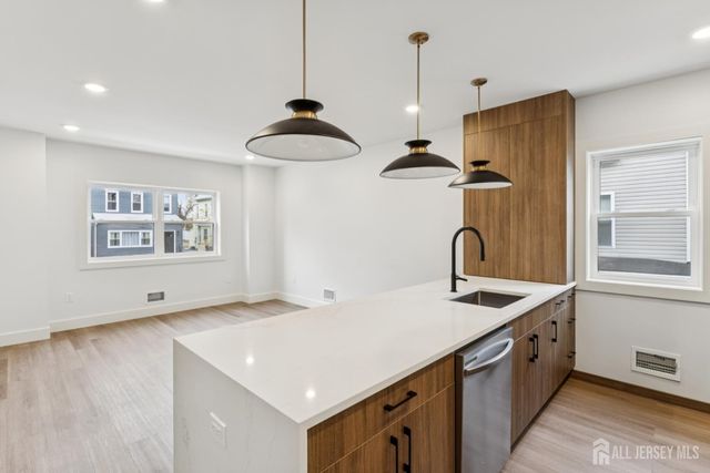 84 Hollywood Avenue 1, East Orange, NJ 07018