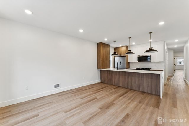 84 Hollywood Avenue 1, East Orange, NJ 07018