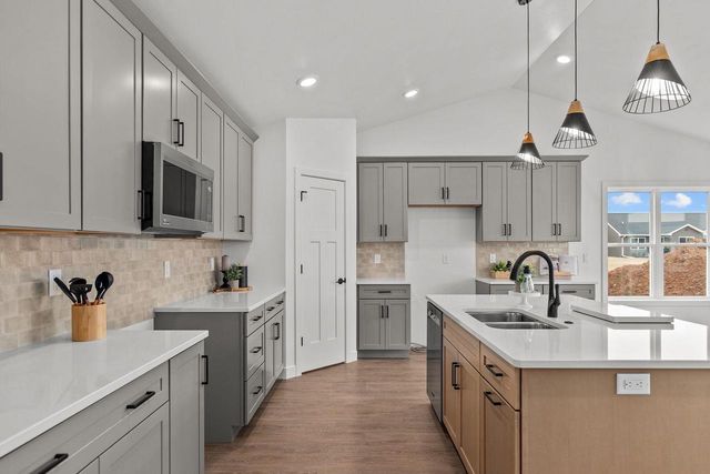 W5621 TONYS WAY, Appleton, WI 54915