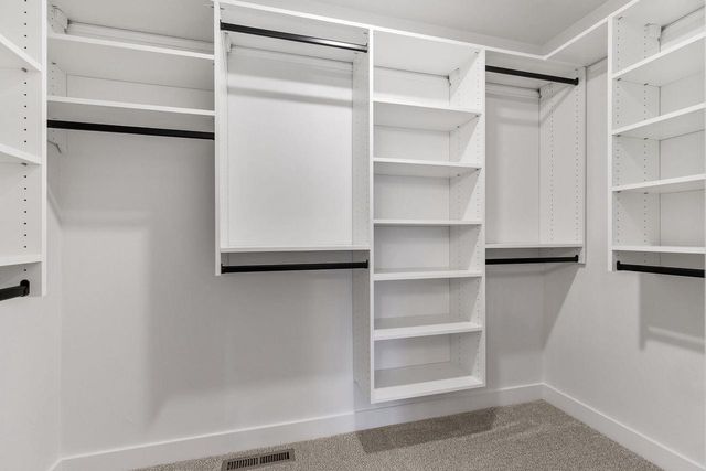 W5621 TONYS WAY, Appleton, WI 54915