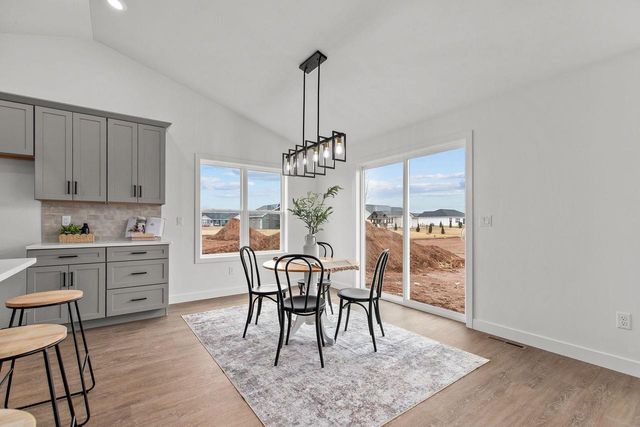 W5621 TONYS WAY, Appleton, WI 54915