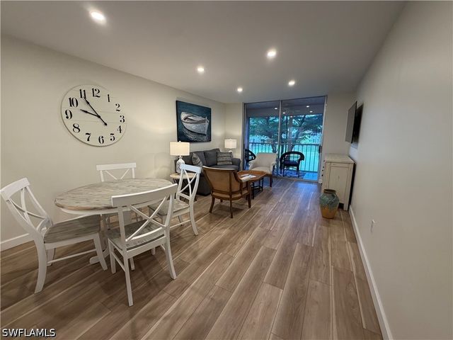 180 Turtle Lake CT 206, Naples, FL 34105