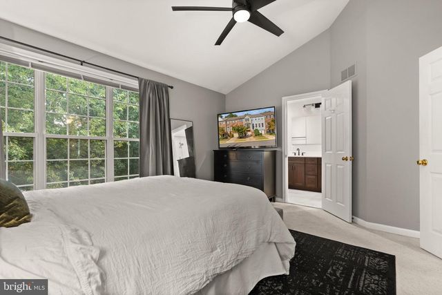 47697 SANDBANK SQ, Sterling, VA 20165