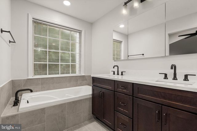 47697 SANDBANK SQ, Sterling, VA 20165