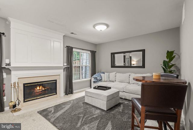 47697 SANDBANK SQ, Sterling, VA 20165