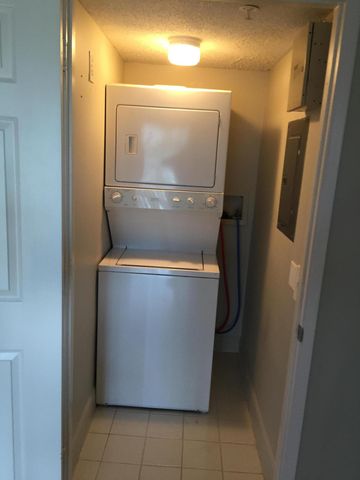 1650 N 42nd Circle 207, Vero Beach, FL 32967