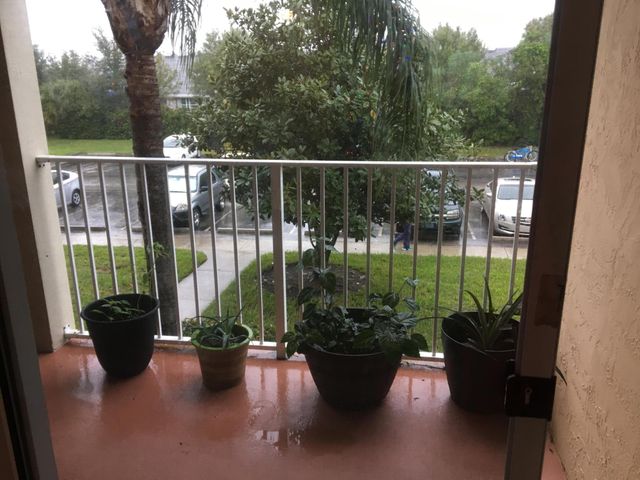 1650 N 42nd Circle 207, Vero Beach, FL 32967