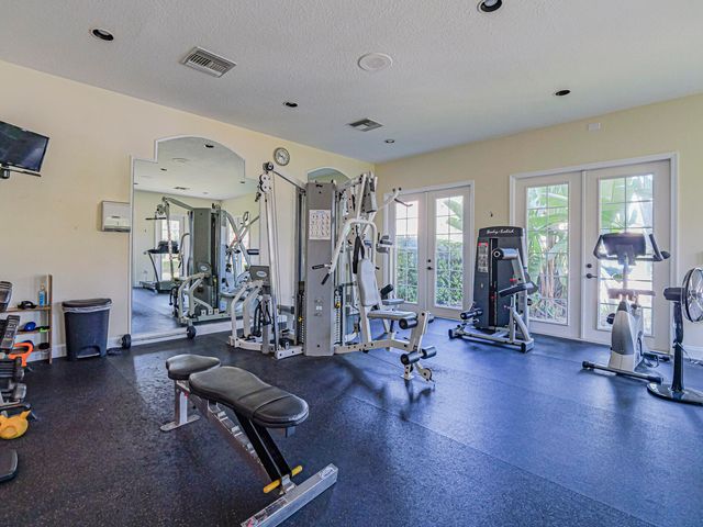 1650 N 42nd Circle 207, Vero Beach, FL 32967