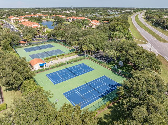 1650 N 42nd Circle 207, Vero Beach, FL 32967