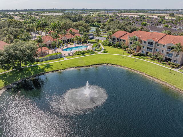 1650 N 42nd Circle 207, Vero Beach, FL 32967